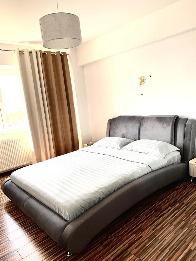 Sunny Central Apartments Suceava Bagian luar foto