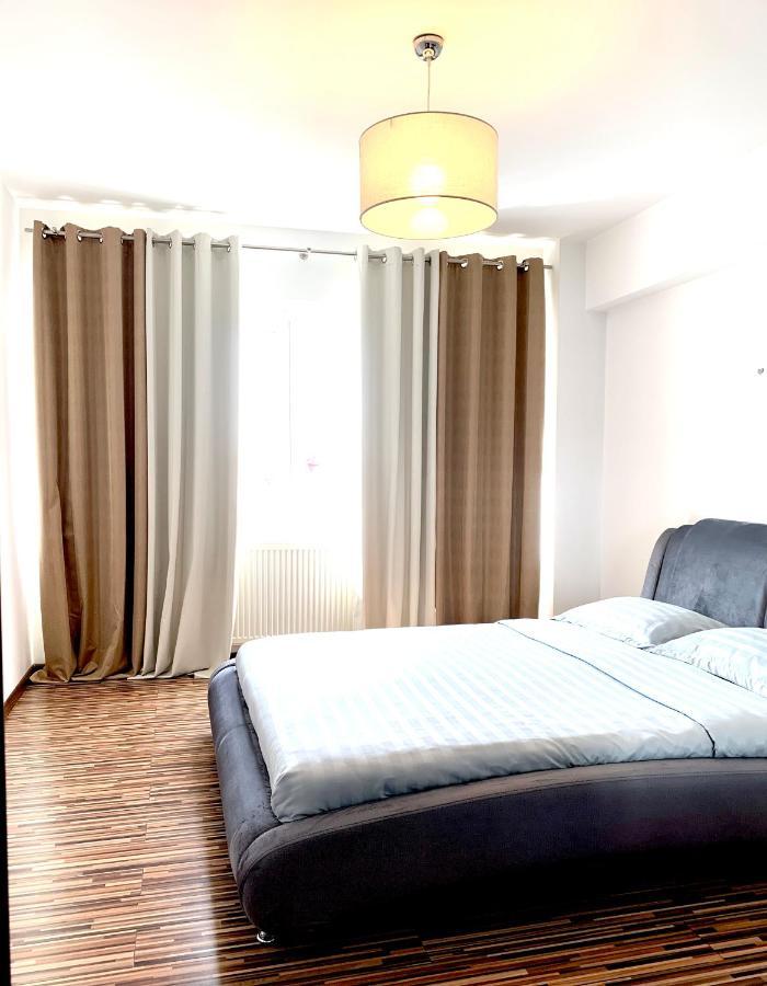 Sunny Central Apartments Suceava Bagian luar foto