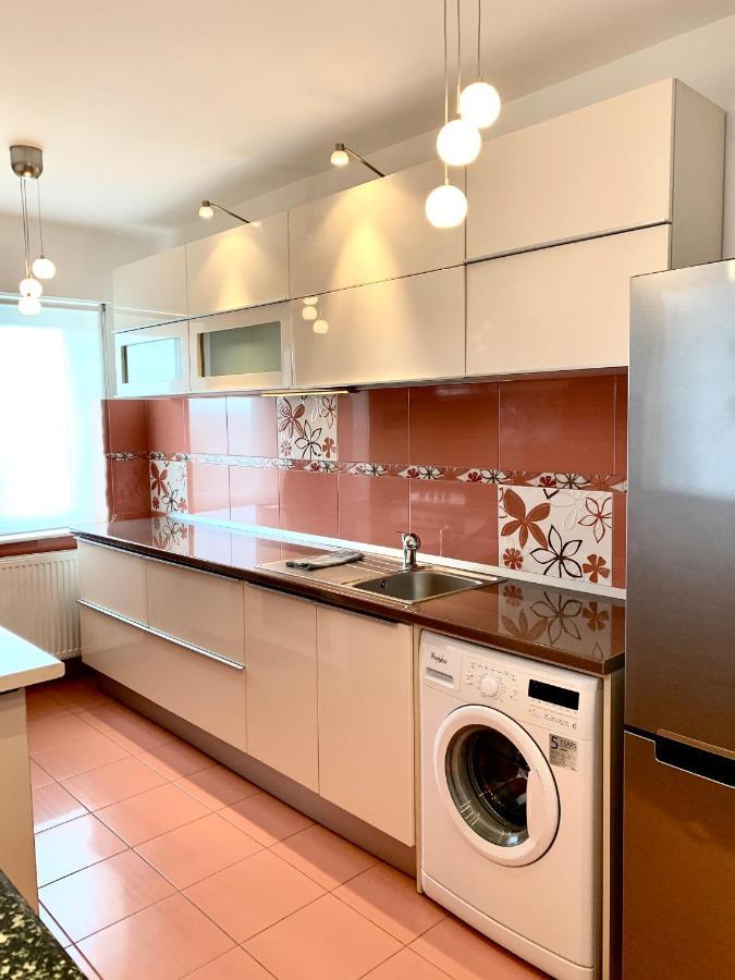 Sunny Central Apartments Suceava Bagian luar foto
